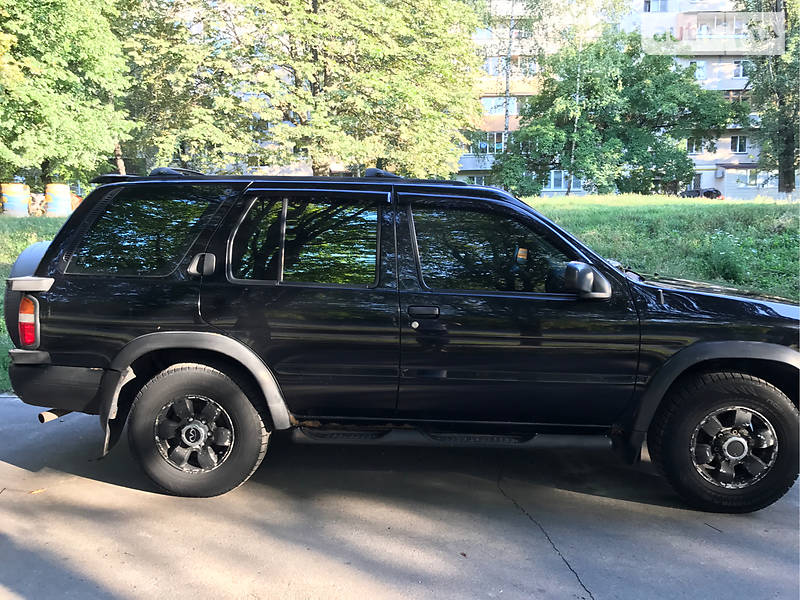 Внедорожник / Кроссовер Nissan Pathfinder 1997 в Киеве