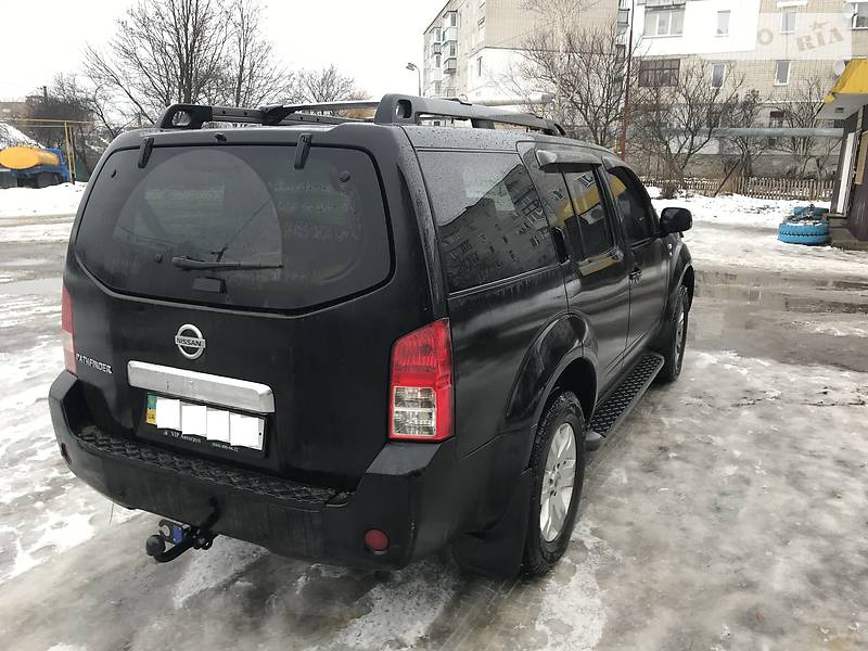 Позашляховик / Кросовер Nissan Pathfinder 2005 в Києві