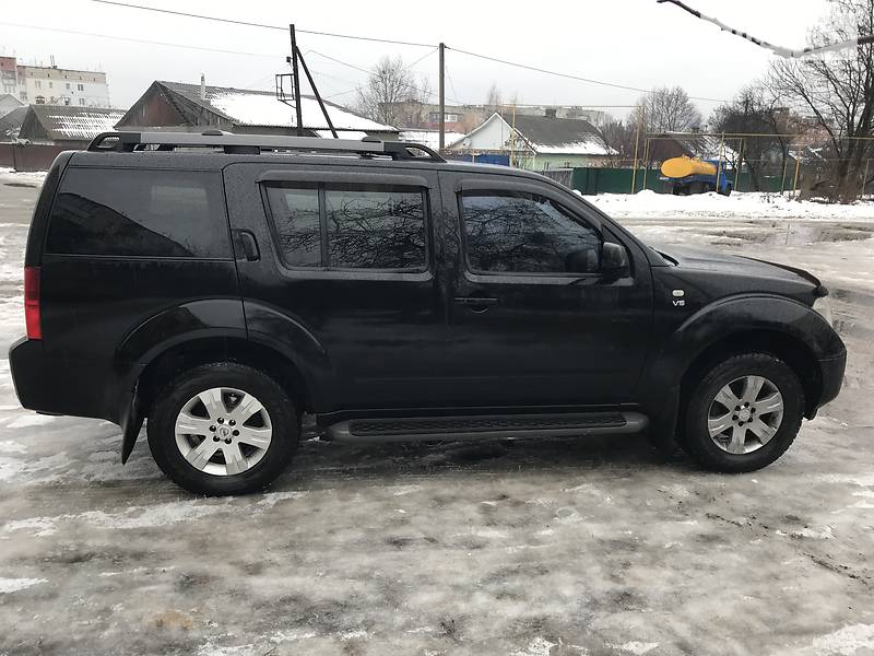 Позашляховик / Кросовер Nissan Pathfinder 2005 в Києві