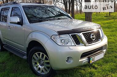 Внедорожник / Кроссовер Nissan Pathfinder 2014 в Кривом Роге