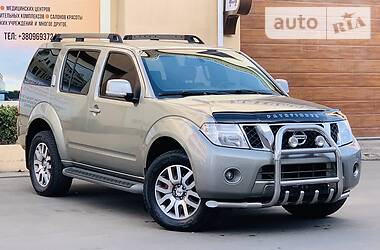 Позашляховик / Кросовер Nissan Pathfinder 2012 в 