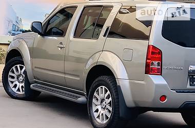 Позашляховик / Кросовер Nissan Pathfinder 2012 в 