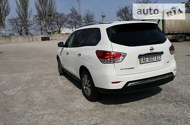 Позашляховик / Кросовер Nissan Pathfinder 2016 в 