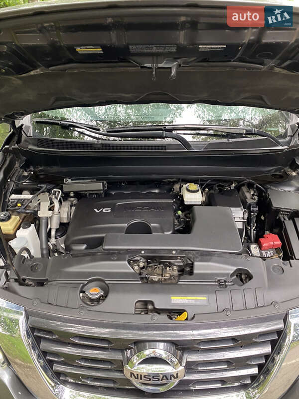 Внедорожник / Кроссовер Nissan Pathfinder 2017 в Черновцах