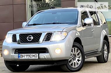 Позашляховик / Кросовер Nissan Pathfinder 2013 в 