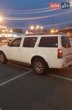 Внедорожник / Кроссовер Nissan Pathfinder 2010 в 