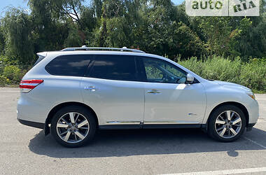 Позашляховик / Кросовер Nissan Pathfinder 2013 в Полтаві