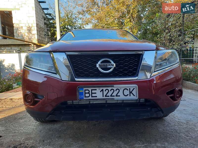 Позашляховик / Кросовер Nissan Pathfinder 2014 в Первомайську