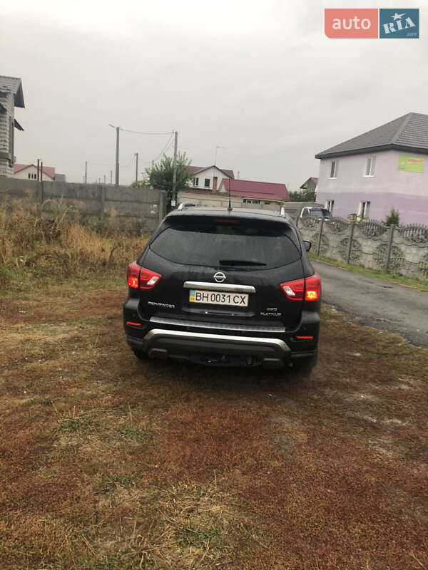 Позашляховик / Кросовер Nissan Pathfinder 2017 в Борисполі