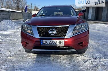 Внедорожник / Кроссовер Nissan Pathfinder 2015 в Ровно