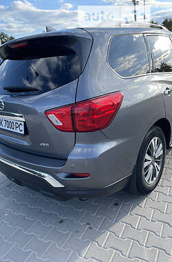 Позашляховик / Кросовер Nissan Pathfinder 2019 в 