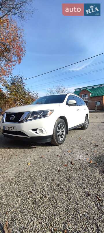 Позашляховик / Кросовер Nissan Pathfinder 2015 в Чорткові