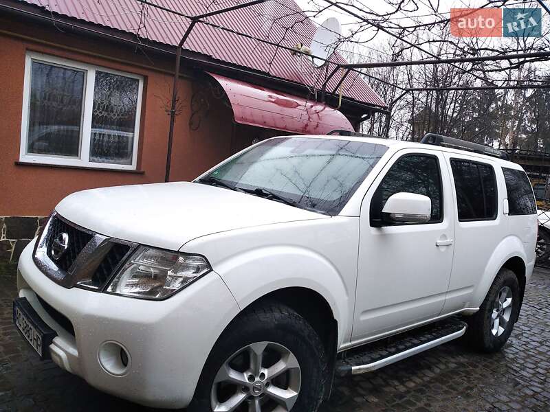 Позашляховик / Кросовер Nissan Pathfinder 2011 в Тячеві