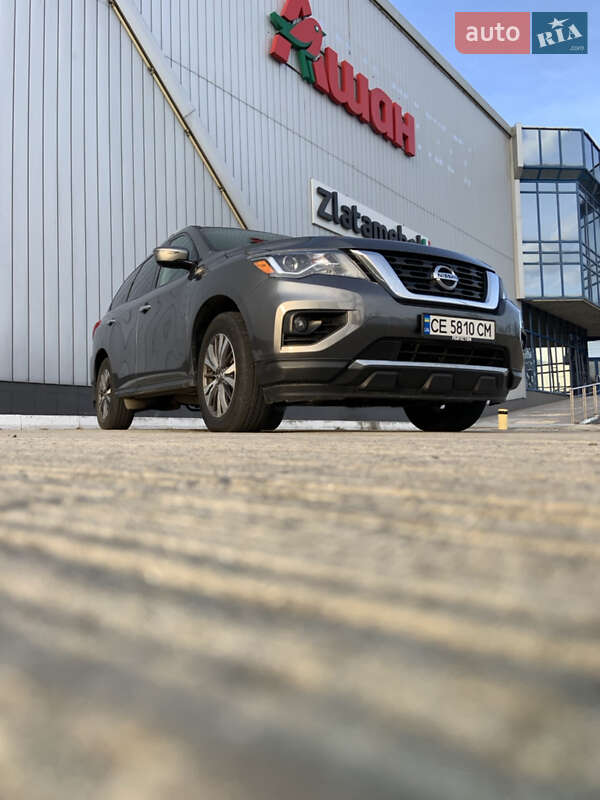 Внедорожник / Кроссовер Nissan Pathfinder 2017 в Черновцах