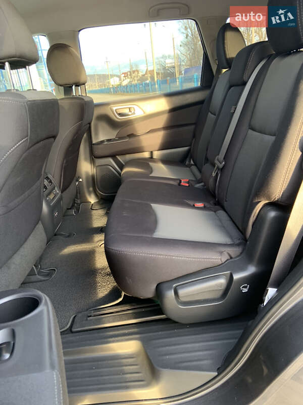 Внедорожник / Кроссовер Nissan Pathfinder 2017 в Черновцах