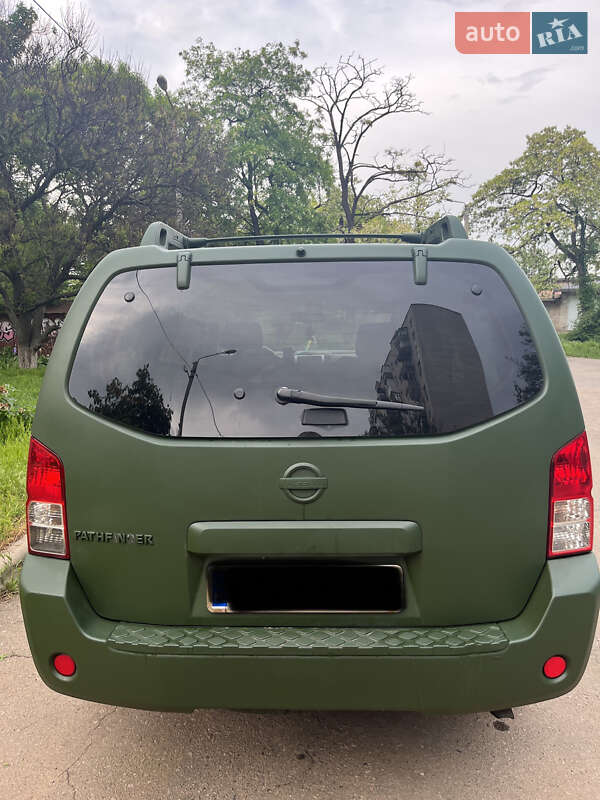 Внедорожник / Кроссовер Nissan Pathfinder 2006 в Краматорске
