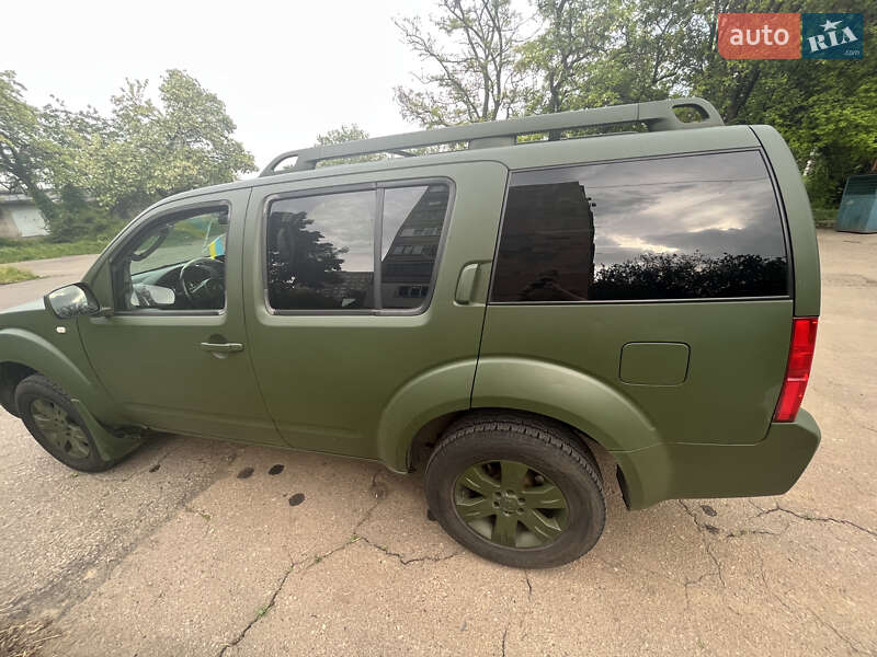 Внедорожник / Кроссовер Nissan Pathfinder 2006 в Краматорске