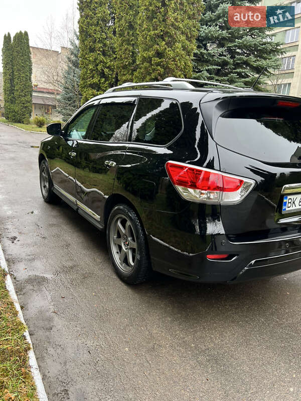 Внедорожник / Кроссовер Nissan Pathfinder 2014 в Ровно