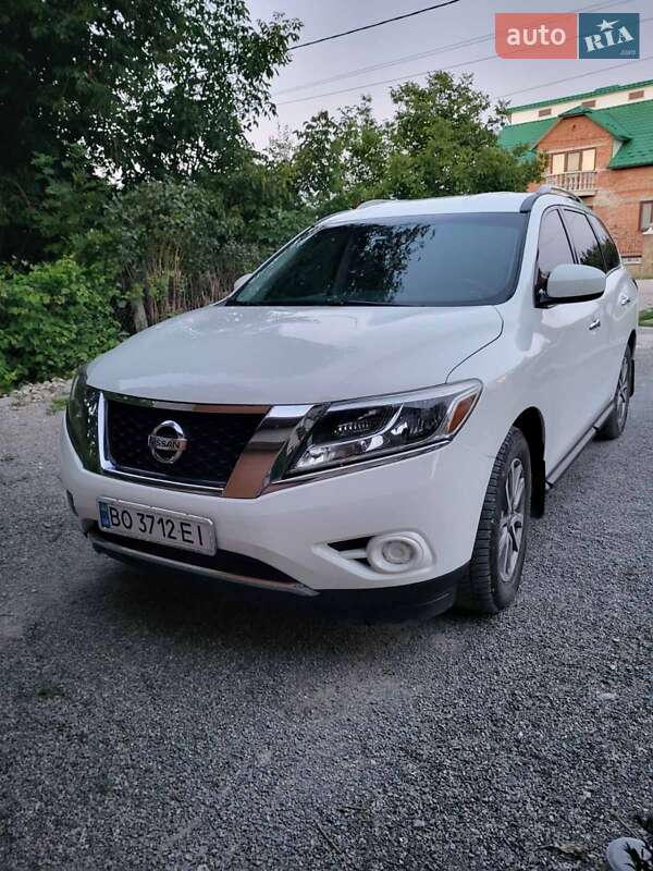 Позашляховик / Кросовер Nissan Pathfinder 2015 в Чорткові