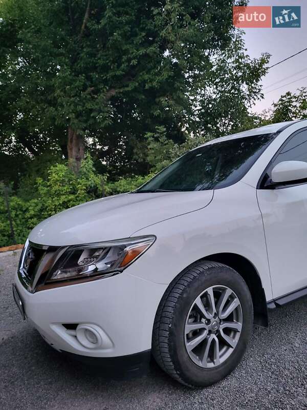Позашляховик / Кросовер Nissan Pathfinder 2015 в Чорткові