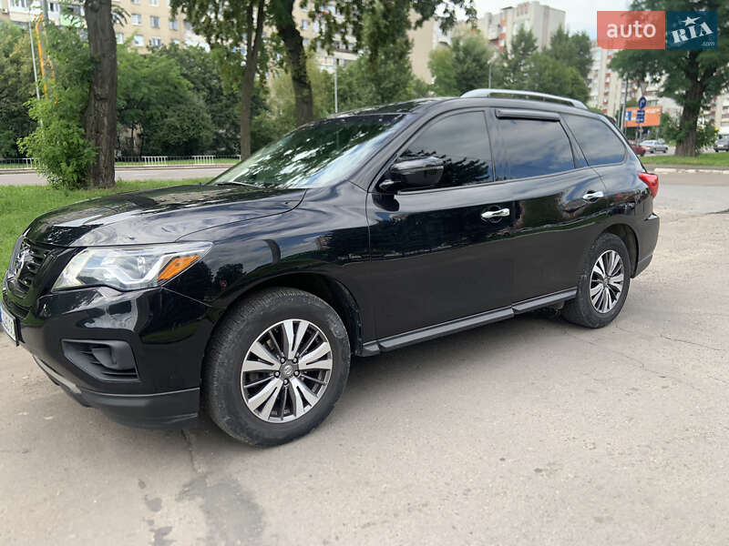 Позашляховик / Кросовер Nissan Pathfinder 2017 в Львові