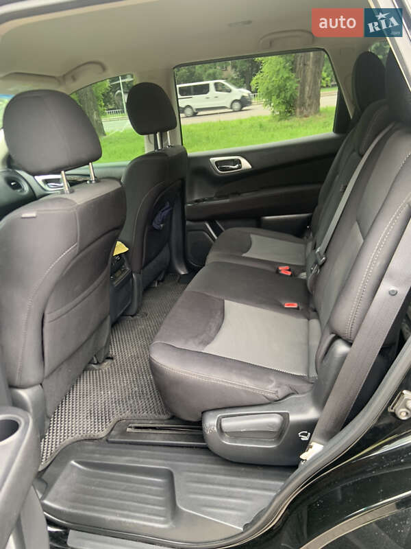 Позашляховик / Кросовер Nissan Pathfinder 2017 в Львові