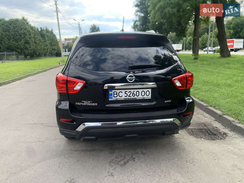 Позашляховик / Кросовер Nissan Pathfinder 2017 в Львові