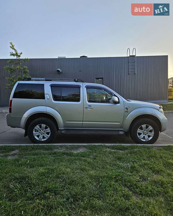Внедорожник / Кроссовер Nissan Pathfinder 2006 в Александрие фото 9 Внедорожник / Кроссовер Nissan Pathfinder 2006 в Александрие