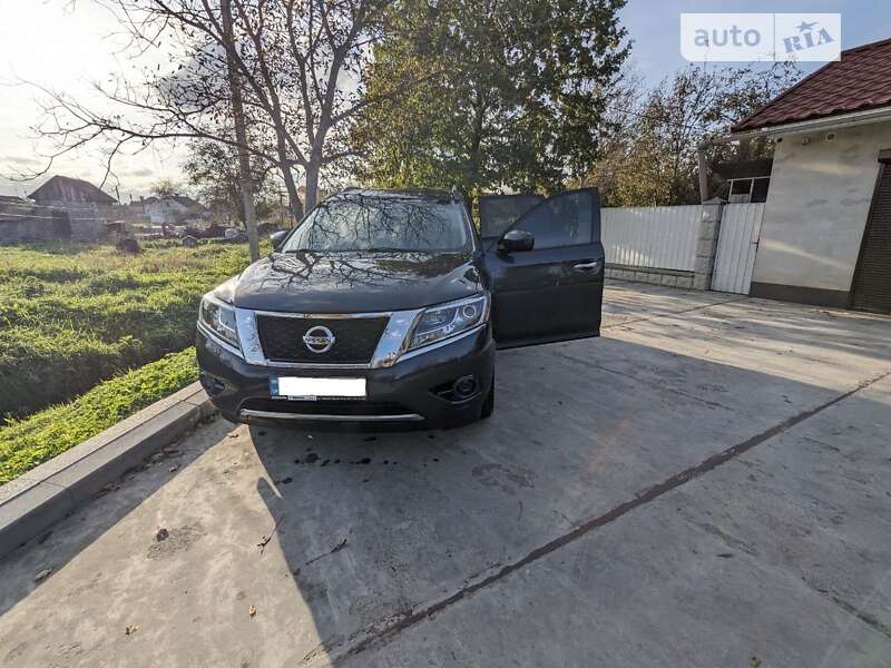 Позашляховик / Кросовер Nissan Pathfinder 2015 в Івано-Франківську