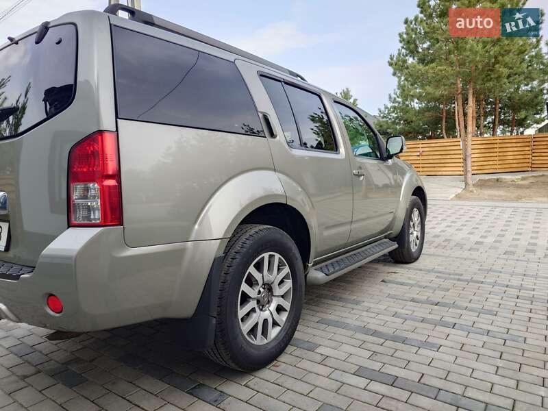 Внедорожник / Кроссовер Nissan Pathfinder 2010 в Киеве