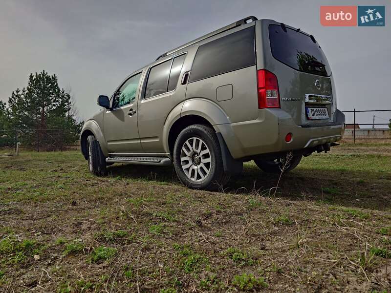 Внедорожник / Кроссовер Nissan Pathfinder 2010 в Киеве