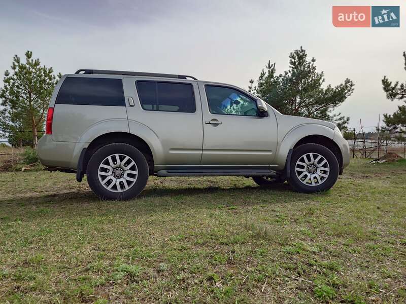 Внедорожник / Кроссовер Nissan Pathfinder 2010 в Киеве
