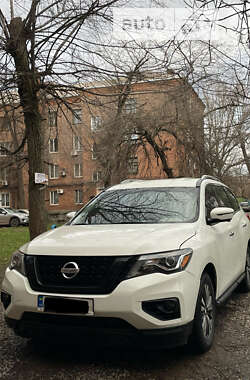 Позашляховик / Кросовер Nissan Pathfinder 2016 в Кривому Розі