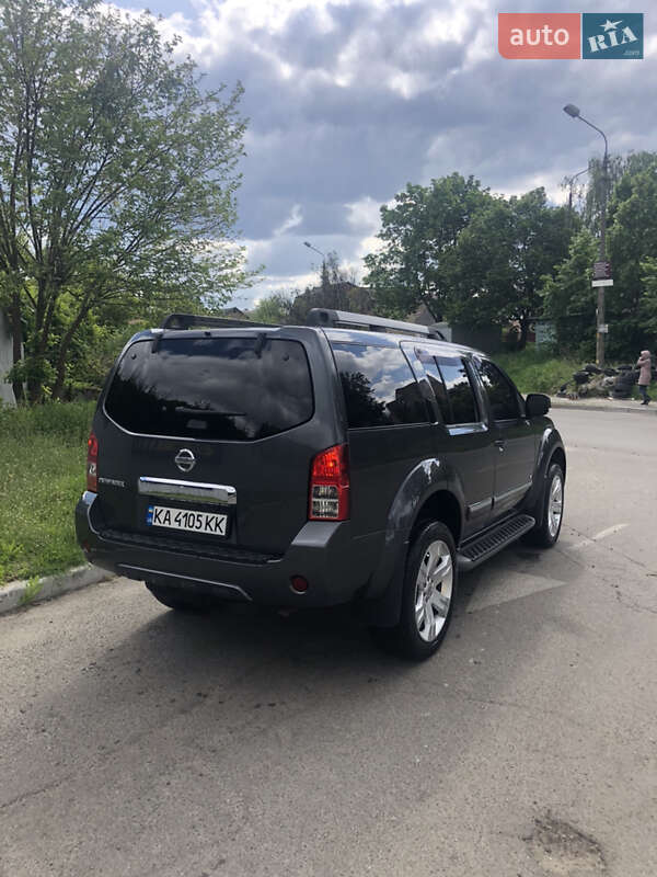 Позашляховик / Кросовер Nissan Pathfinder 2011 в Києві