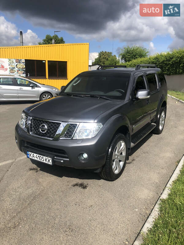 Позашляховик / Кросовер Nissan Pathfinder 2011 в Києві