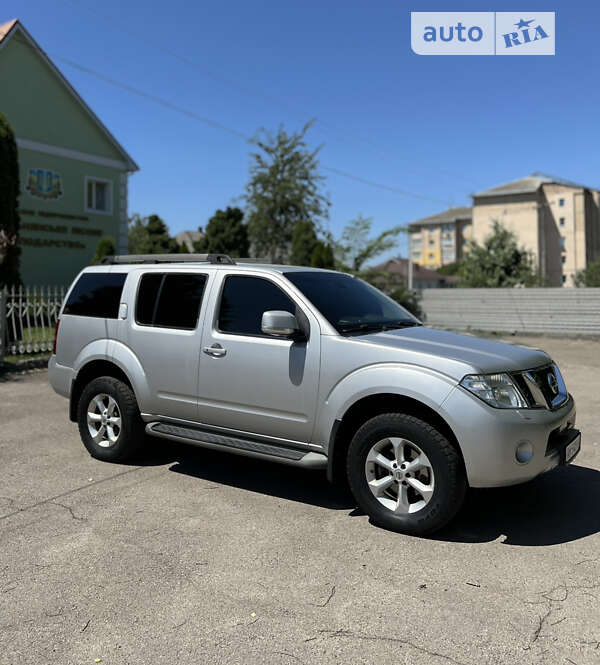 Nissan Pathfinder 2011