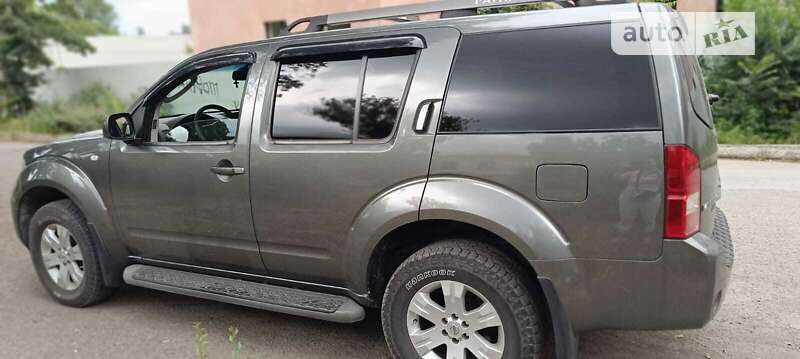 Nissan Pathfinder 2005