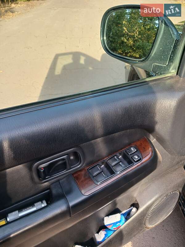 Внедорожник / Кроссовер Nissan Pathfinder 2000 в Кривом Роге