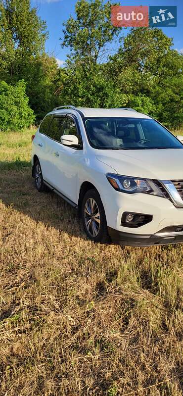 Позашляховик / Кросовер Nissan Pathfinder 2016 в Кривому Розі