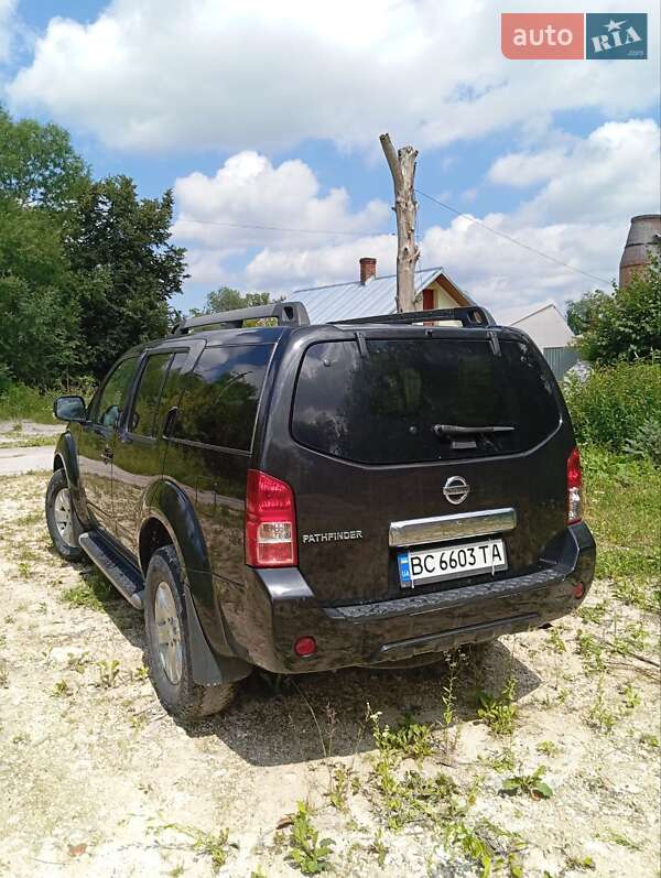 Внедорожник / Кроссовер Nissan Pathfinder 2011 в Львове