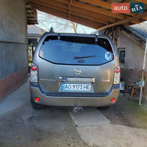 Позашляховик / Кросовер Nissan Pathfinder 2005 в Виноградові
