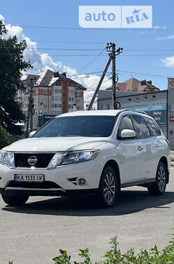 Позашляховик / Кросовер Nissan Pathfinder 2016 в Бучі