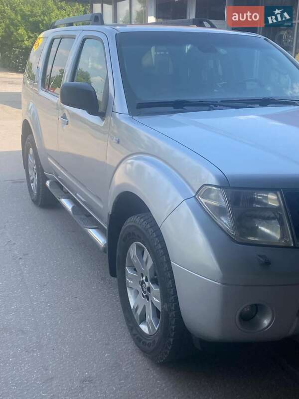 Nissan Pathfinder 2005