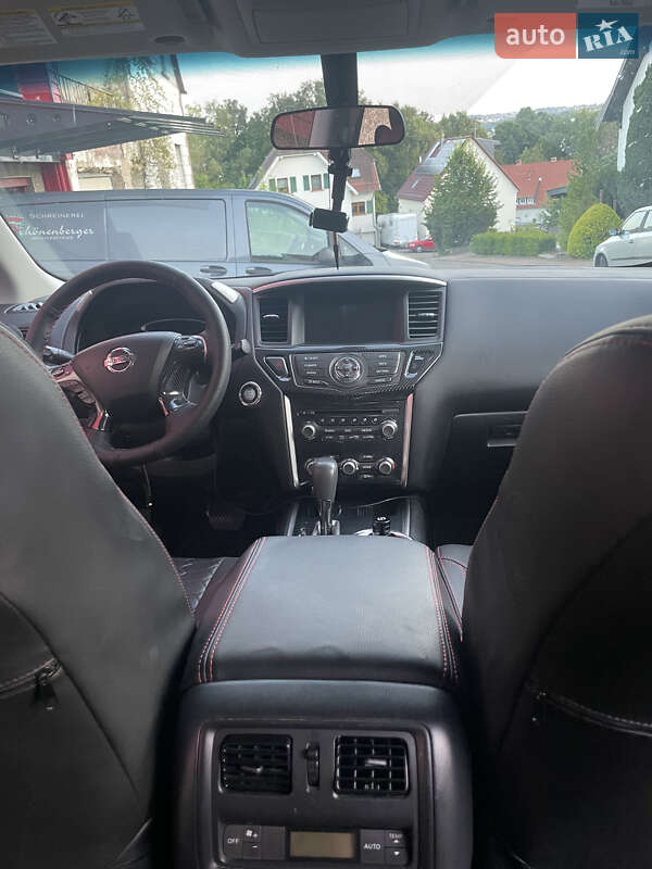 Внедорожник / Кроссовер Nissan Pathfinder 2017 в Киеве
