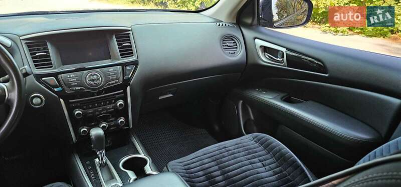 Позашляховик / Кросовер Nissan Pathfinder 2018 в Звягелі