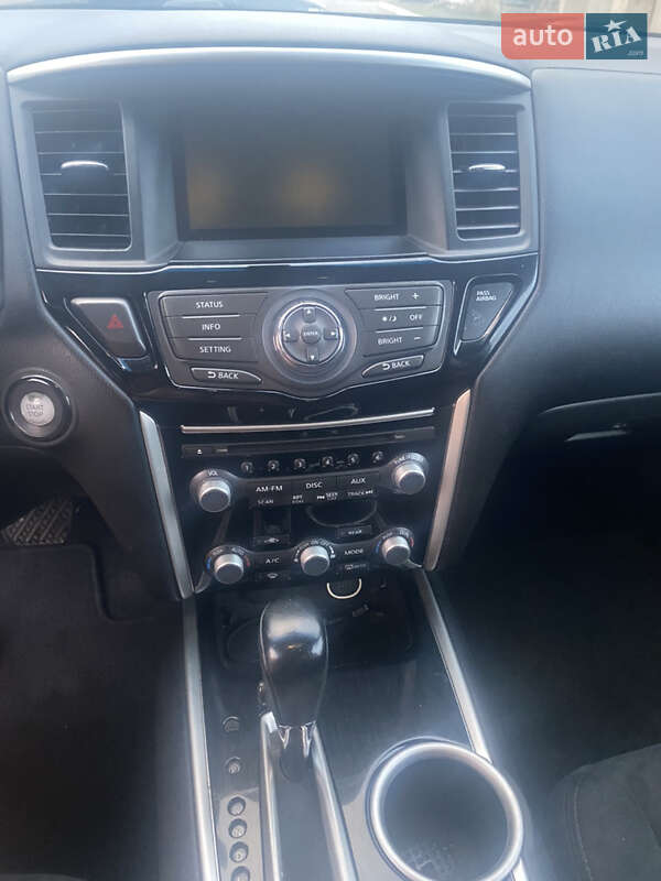 Внедорожник / Кроссовер Nissan Pathfinder 2015 в Макарове