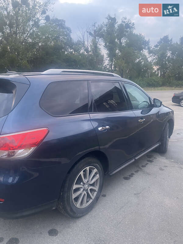 Внедорожник / Кроссовер Nissan Pathfinder 2015 в Макарове