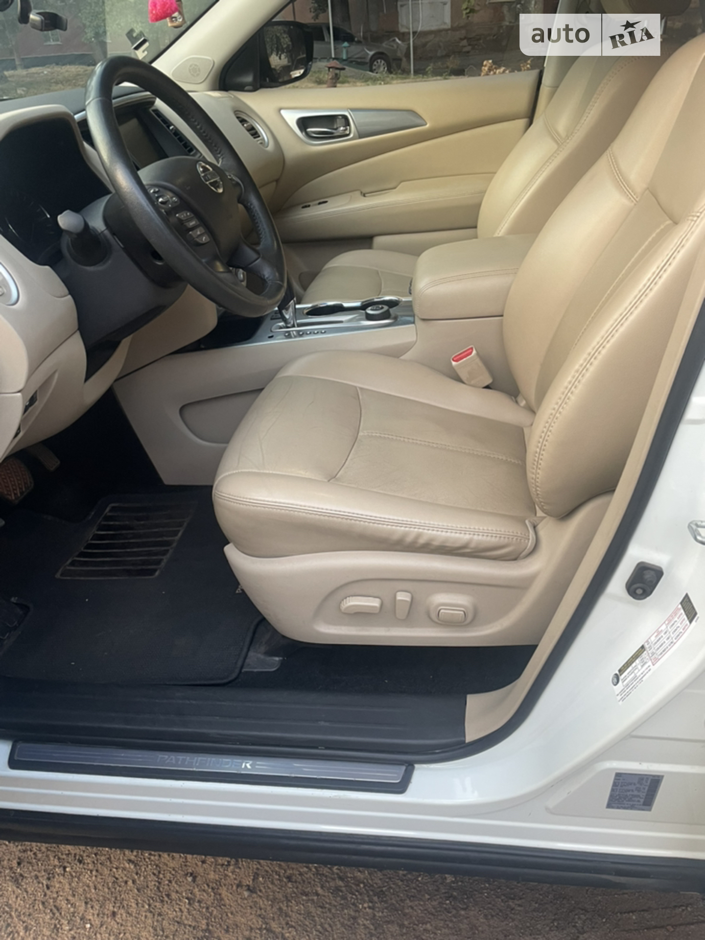 2016 Nissan Pathfinder - мініатюра 39