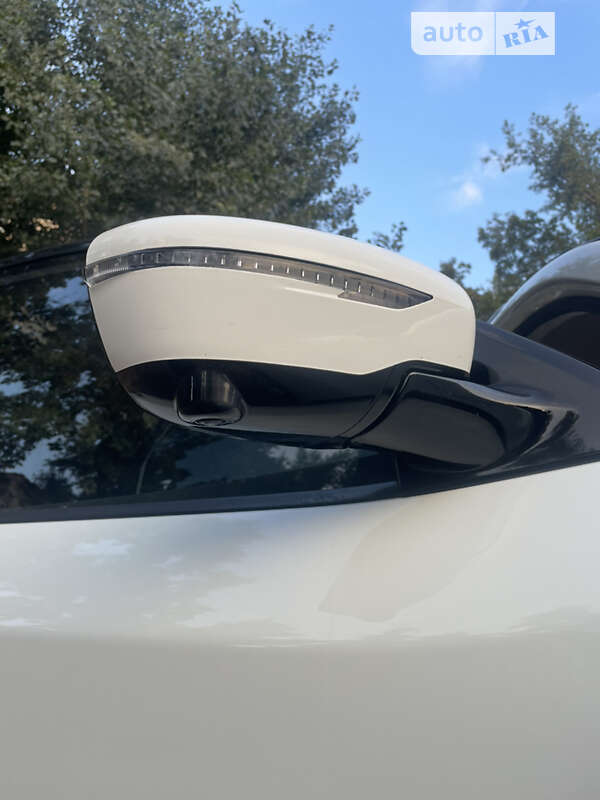 Внедорожник / Кроссовер Nissan Pathfinder 2016 в Кривом Роге