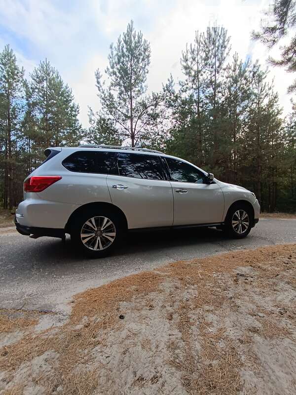 Внедорожник / Кроссовер Nissan Pathfinder 2020 в Броварах